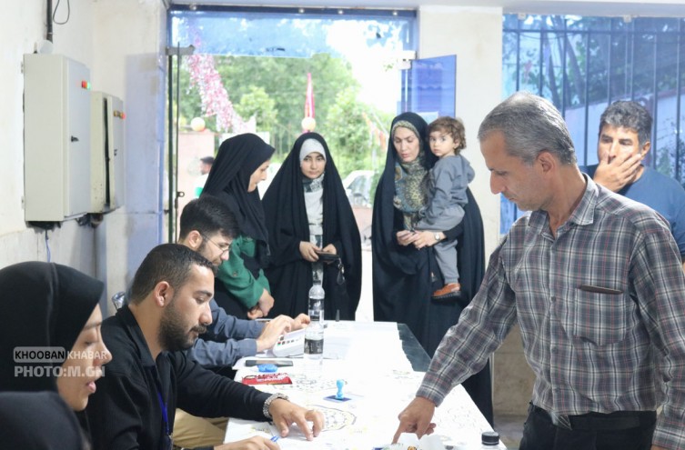 حضور اقشار مختلف مردم خمام در شعبات اخذ رای ریاست جمهوری